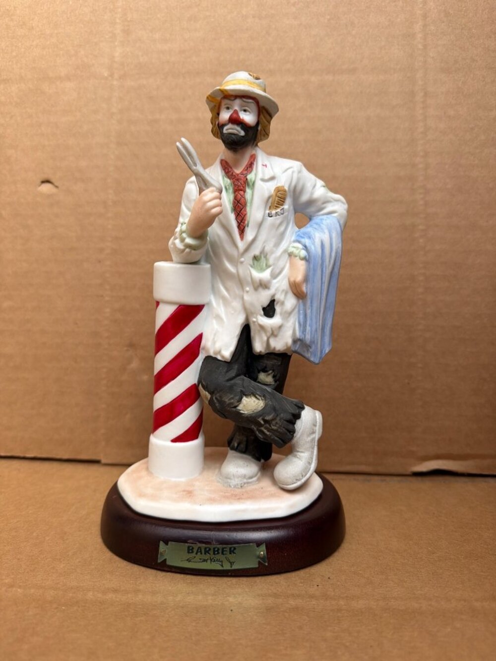 Vintage Emmett Kelly Flambro Barber Clown Figurine Professional Series w/Base